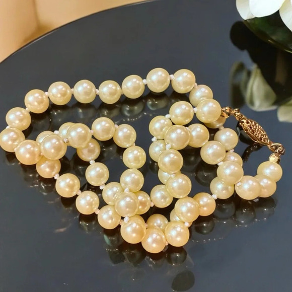 Avon | Faux Cream Pearl Necklace (18”) - Picture 6 of 6